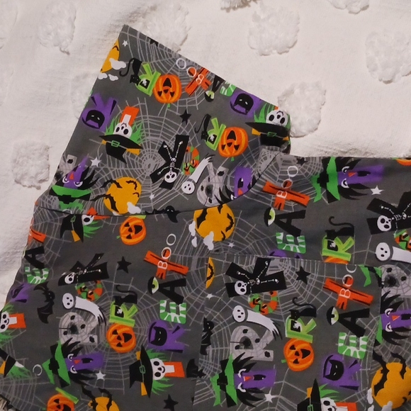 🎃Halloween Scrub 🎃UA Top  XL 🥳 👻 - Picture 4 of 9
